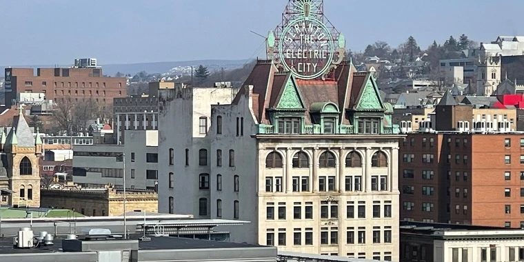 creator header picture