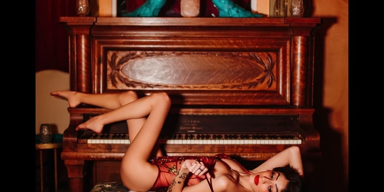 creator header picture