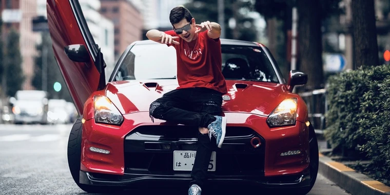 creator header picture