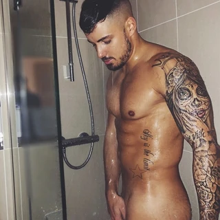 Aaron 🤫
