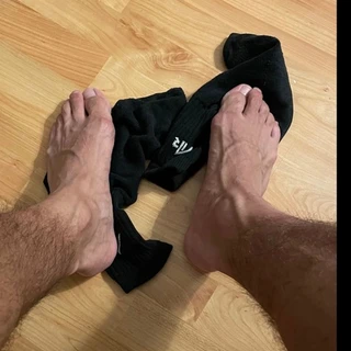 Aaron Feet