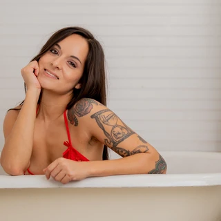 ADRIENNE EMBER 💗 VIP 🔥 ONLINE NOW