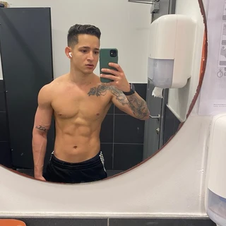 Adriano rj