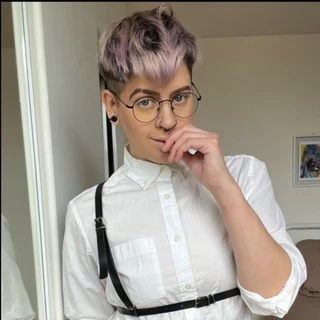 🖤 Alek | 29 | Trans Enby | Alt | Queer 🖤