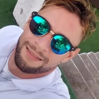 Alex R.