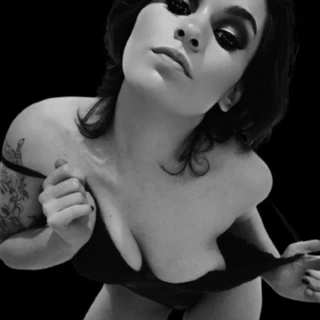 Amelia 🖤