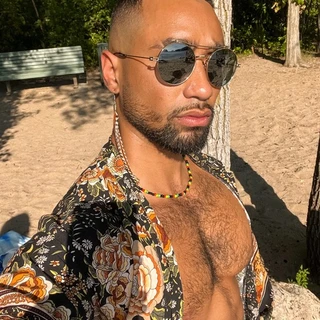 Andell West 👑 • Peach Prince •