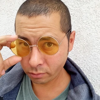 André