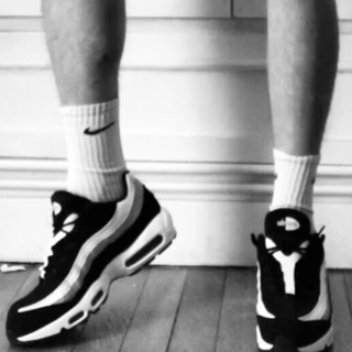 Antho Sneakers Feet