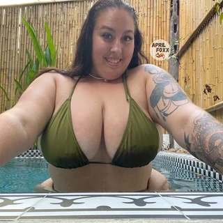 THICK BADDIE 🍑🍑