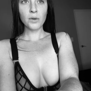 Ara|GreenEyes|Freckles|