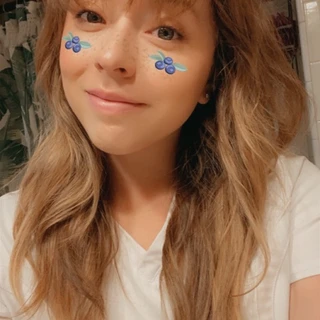 Ashley 🌸 your e girlfriend