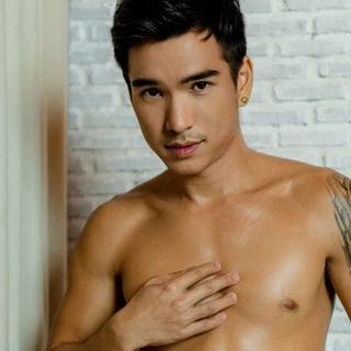 ASIAN GAYS