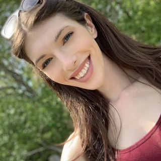 Ava Holt