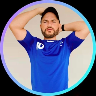 Axel Pelos