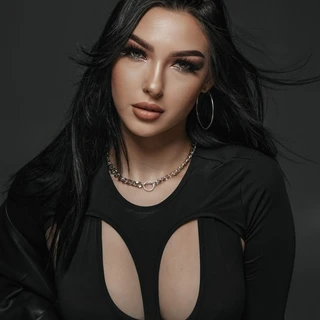 Mandy Phoenix