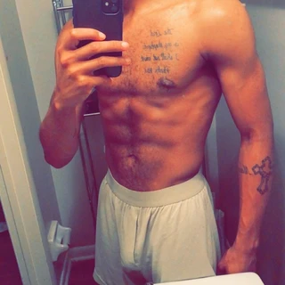 🖕🏾😌🖕🏾