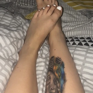 Barefoot Bunny🐰