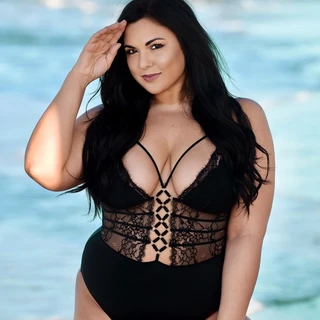 Bella Bombshel