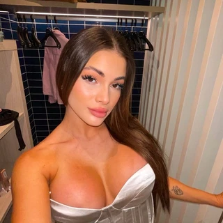 BELLA BROOKS🐻