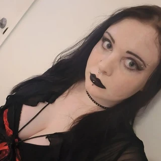 Big.tiddy.gothgirl