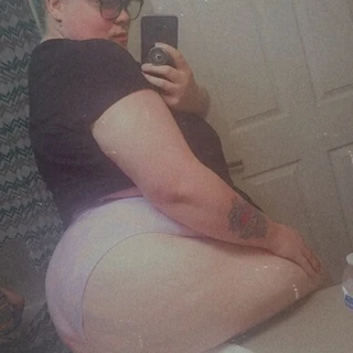 BigTiddyGothGF🖤💚