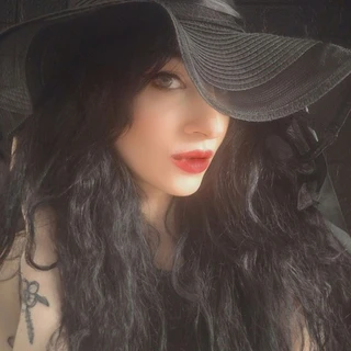 Miss _black_damasco