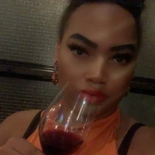 QueenB