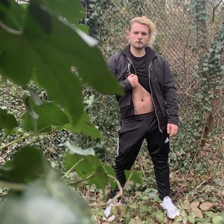 S M