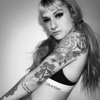 <3