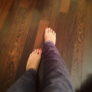 Blue eyed feet adventures👣💙🦪