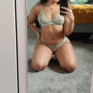 Bobbi No Pants