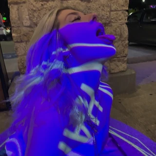 <3