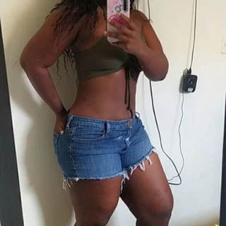 Brunette Big Ass 🍑🍫