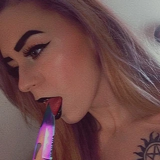 •BustyBlond•