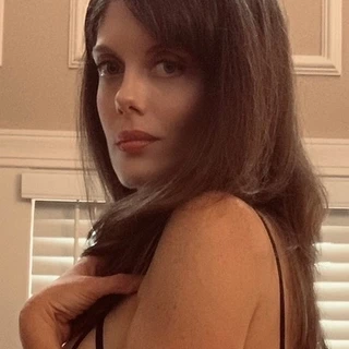 Busty Brooke’s VIP (Sexting Queen)