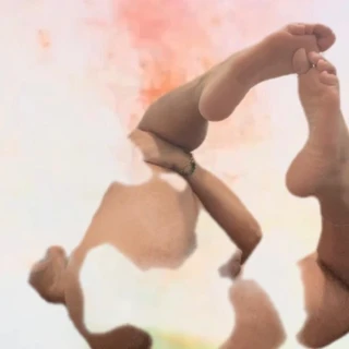 Feet 👣 and cheeks 🍑