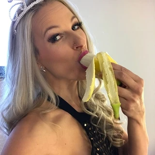 𝐌𝐚𝐯𝐢𝐞 𝐏𝐞𝐚𝐫𝐥 💋 FREE