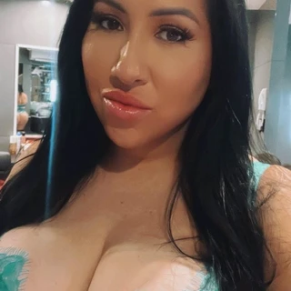 Camilla with the 🍑