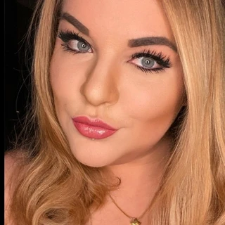 Carina_Curvy