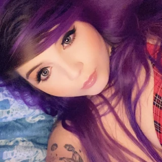 ur cute goth gf 🕸⚰️🖤