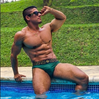 Muscled Latino 💪😈