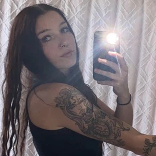 chloe🖤
