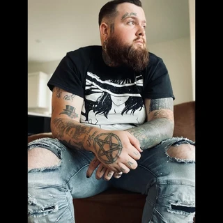 Chris 🖤