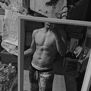 Miles Cooper 🔞