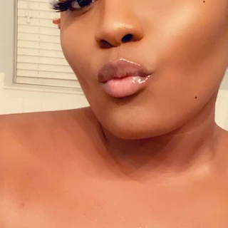 Nikkole 💦 😼