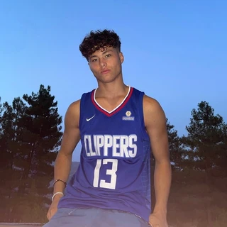 Your Favorite 19 Y/o🥵