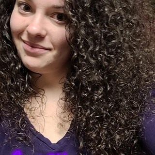 Curly haired cutie😘