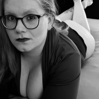 CurvyLeo93
