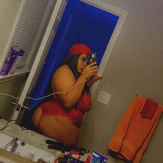 Curvy Lynn